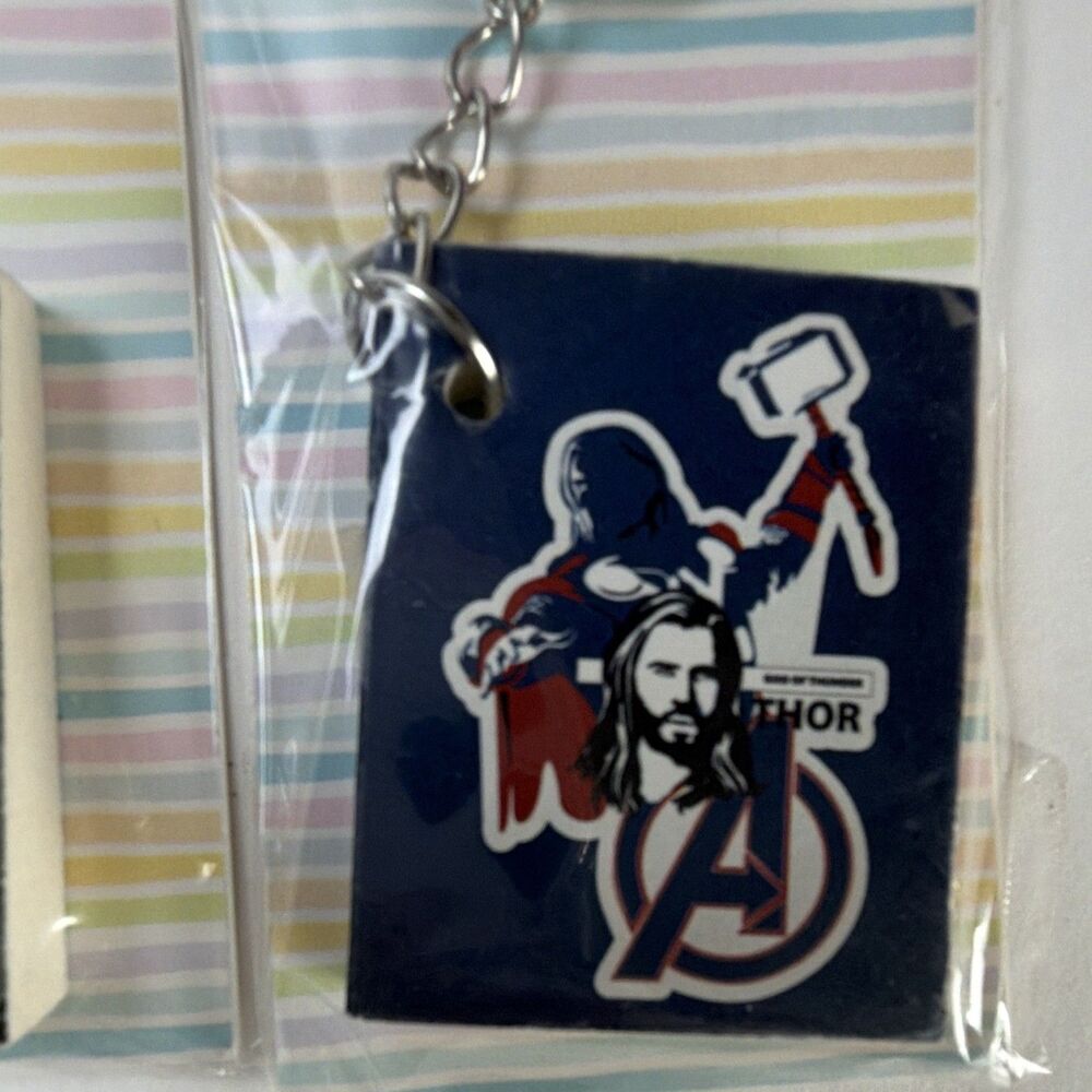 3 Avengers Mini Notepad Keychains. - Picture 4 of 6